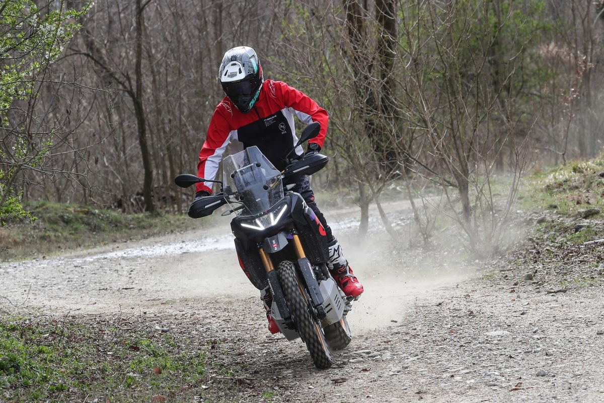 Aprilia Tuareg Rally 660: il ritorno di una leggenda, più cattiva e pronta al deserto +VIDEO+